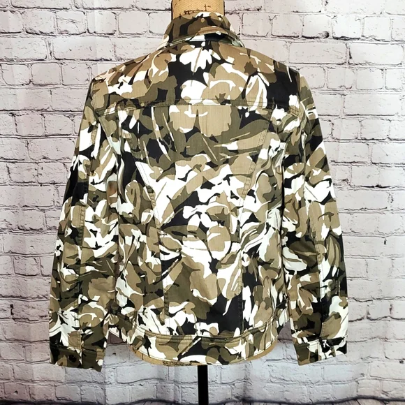 Chico's Camo Floral Print Denim-Style Jacket — Chico's Size 1 — US Size M/8 NWT - Picture 5 of 12